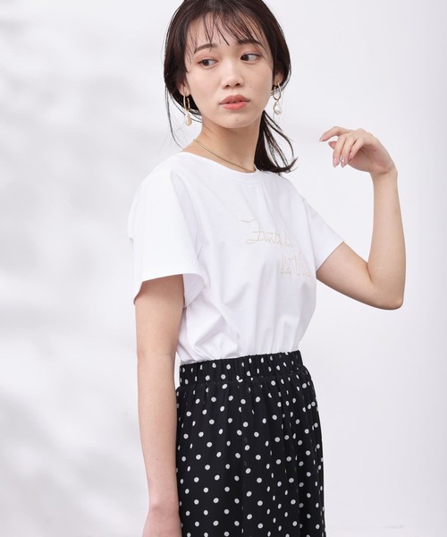 Chez toi(シェトワ)の「機能素材ラメロゴT(Tシャツ/カットソー・レディース・ブラック/グレイッシュベージュ/オフホワイト・FREE)」の12枚目の写真