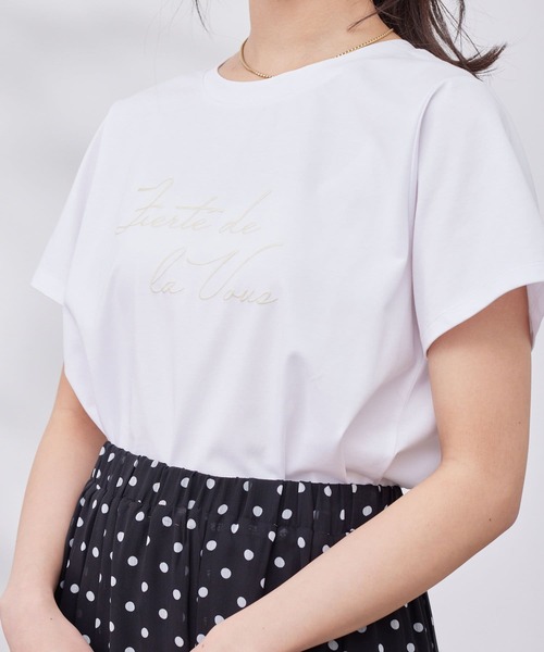 Chez toi(シェトワ)の「機能素材ラメロゴT(Tシャツ/カットソー・レディース・ブラック/グレイッシュベージュ/オフホワイト・FREE)」の14枚目の写真