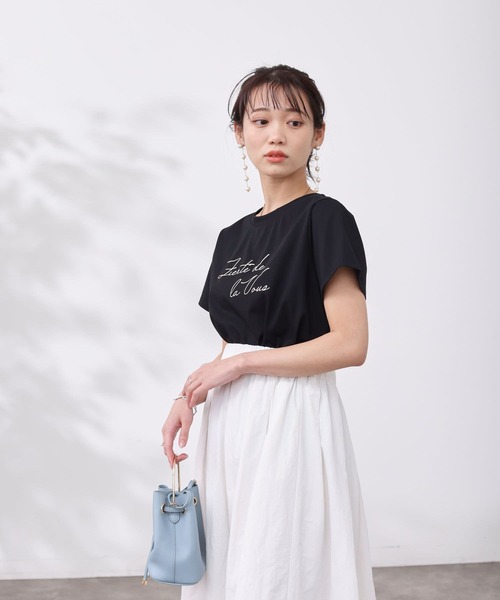 Chez toi(シェトワ)の「機能素材ラメロゴT(Tシャツ/カットソー・レディース・ブラック/グレイッシュベージュ/オフホワイト・FREE)」の18枚目の写真