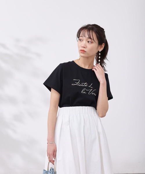 Chez toi(シェトワ)の「機能素材ラメロゴT(Tシャツ/カットソー・レディース・ブラック/グレイッシュベージュ/オフホワイト・FREE)」の17枚目の写真