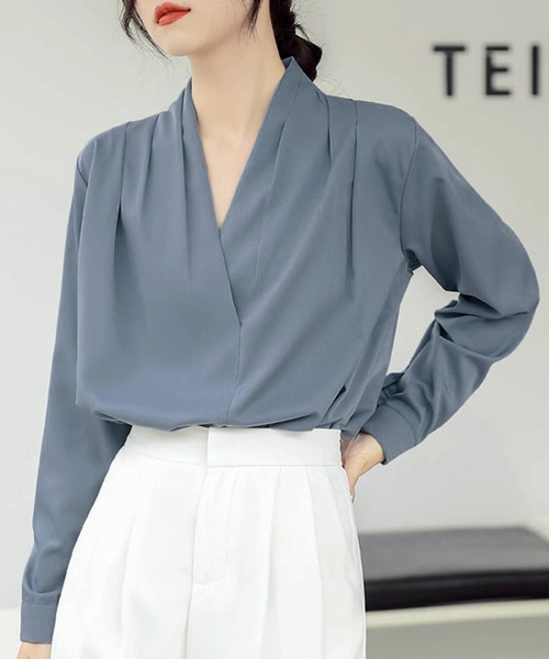 Dewlily(デューリリー)の「Vネックシンプル長袖シャツ(シャツ/ブラウス・レディース・ブラック/グリーン/ホワイト/ブルー・M/XL/L)」の4枚目の写真