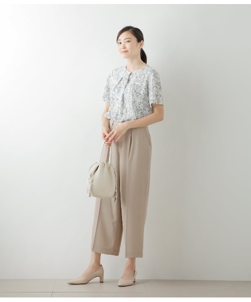 NEWYORKER(ニューヨーカー)の「フローラルプリント ラウンドタックブラウス(シャツ/ブラウス・レディース・サックスブルー/グリーン系その他3・9号/11号)」の10枚目の写真