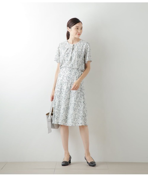 NEWYORKER(ニューヨーカー)の「フローラルプリント ラウンドタックブラウス(シャツ/ブラウス・レディース・サックスブルー/グリーン系その他3・9号/11号)」の11枚目の写真