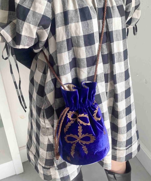 Casselini(キャセリーニ)の「Casselini(キャセリーニ)スカラップエンブロイダリー巾着(ハンドバッグ・レディース・ピンク/ブラック/アイボリー/ブルー/スモークピンク・FREE)」の9枚目の写真