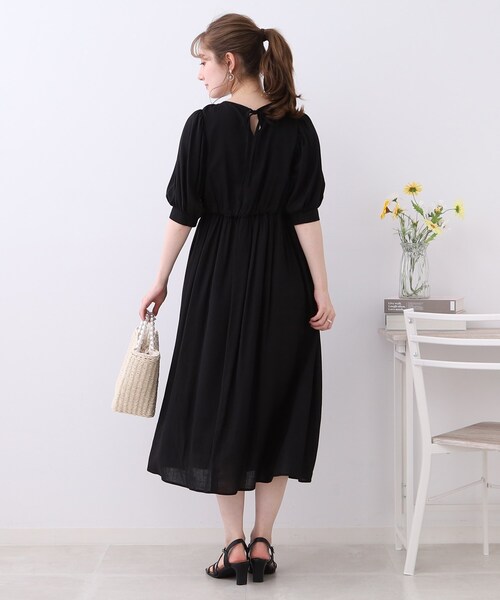 couture brooch（クチュールブローチ）の「◆【シンプルでも華やか見え。】カラーリネン混ワンピース（ワンピース・レディース・ベージュ/ブラック/レッド系1・38/40/42）」の7枚目の写真