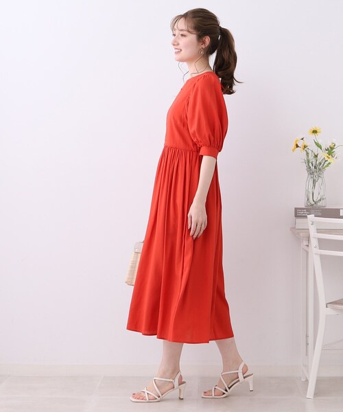 couture brooch（クチュールブローチ）の「◆【シンプルでも華やか見え。】カラーリネン混ワンピース（ワンピース・レディース・ベージュ/ブラック/レッド系1・38/40/42）」の15枚目の写真