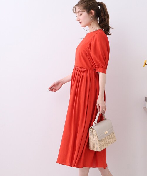 couture brooch（クチュールブローチ）の「◆【シンプルでも華やか見え。】カラーリネン混ワンピース（ワンピース・レディース・ベージュ/ブラック/レッド系1・38/40/42）」の18枚目の写真