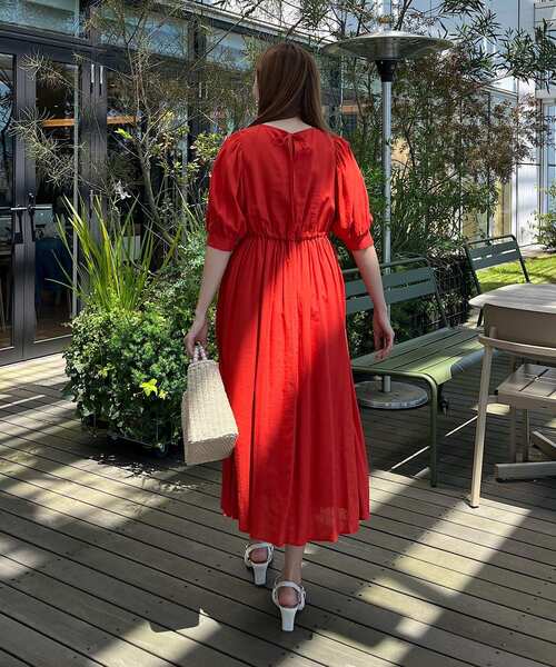 couture brooch（クチュールブローチ）の「◆【シンプルでも華やか見え。】カラーリネン混ワンピース（ワンピース・レディース・ベージュ/ブラック/レッド系1・38/40/42）」の22枚目の写真