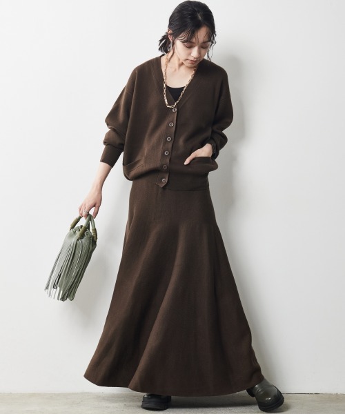 CHIC STYLE(シックスタイル)の「<大きいサイズ>ニットフレアロングスカート シックスタイル(スカート・レディース・ブラウン/ブラック・3L/5L/4L/L/LL)」の3枚目の写真