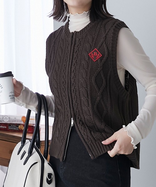 BONLECILL（ボンルシール）の「ダブルジップ エンブレム刺繍ワッペンニットベスト（ベスト・レディース・ブラウン/チャコールグレー/レッド/アイボリー・FREE）」の3枚目の写真