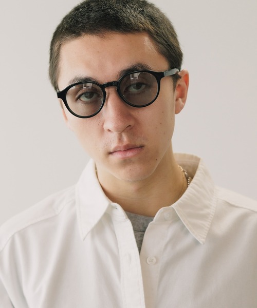 ROOPTOKYO（ループトウキョウ）の「【ケース付】【ユニセックスアイテム】カラーレンズ サングラス UVカット機能付き（サングラス・メンズ・ブラック系その他2/ブラック系その他3/ブラック系その他4/ブラック系その他5/ブラック系その他6/ブラウン系その他2/ブラウン系その他3/ブラック系その他/ブラウン系その他/グリーン系その他/ブルー系その他/クリアブラック/クリア/クリアブラウン/ブラウン系その他4/レッド系その他/ブラック系その他7/ブルー系その他2/グレー系その他2/イエロー系その他/グレー系その他/パープル系その他/スミクロ・FREE）」の3枚目の写真