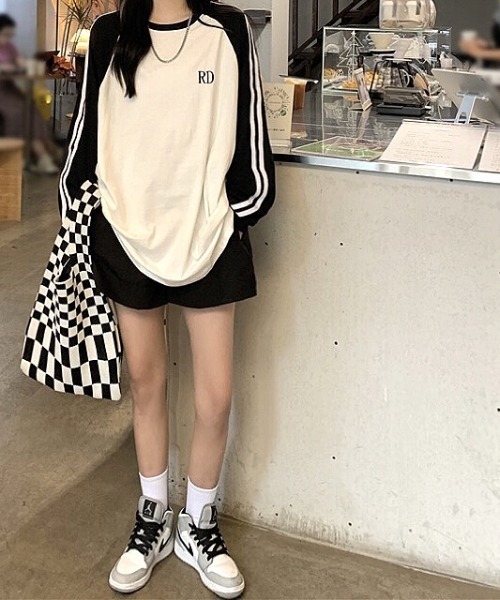 SHEENA(シーナ)の「袖ライン配色ラグランルーズロンT(Tシャツ/カットソー・レディース・チャコールグレー/ホワイト・M)」の16枚目の写真