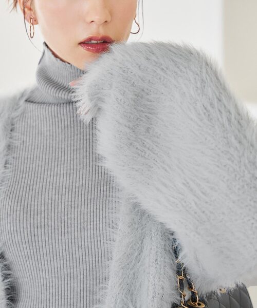 KOBE LETTUCE(コウベレタス)の「シャギーニットVネックロングカーディガン(カーディガン/ボレロ・レディース・グレー系/モカ/オフホワイト/ピンク・M)」の2枚目の写真