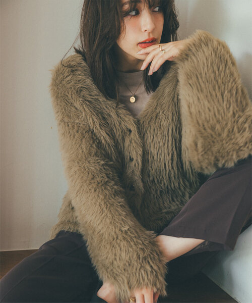 KOBE LETTUCE(コウベレタス)の「シャギーニットVネックロングカーディガン(カーディガン/ボレロ・レディース・グレー系/モカ/オフホワイト/ピンク・M)」の3枚目の写真