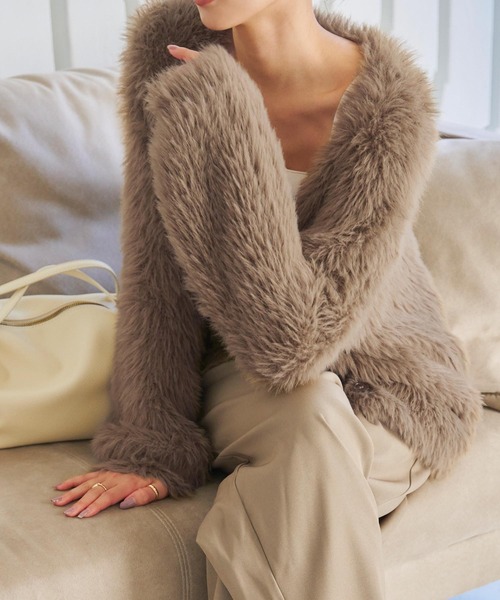 KOBE LETTUCE(コウベレタス)の「シャギーニットVネックロングカーディガン(カーディガン/ボレロ・レディース・グレー系/モカ/オフホワイト/ピンク・M)」の11枚目の写真