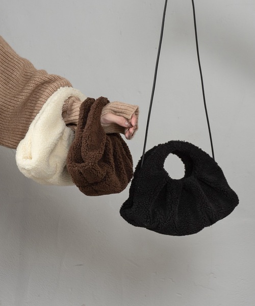 Amiur（エミレ）の「boa double tuck bag / ボアダブルタックバッグ（ハンドバッグ・レディース・ブラック/ブラウン/アイボリー・FREE）」の10枚目の写真