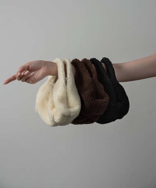 Amiur（エミレ）の「boa double tuck bag / ボアダブルタックバッグ（ハンドバッグ・レディース・ブラック/ブラウン/アイボリー・FREE）」の11枚目の写真
