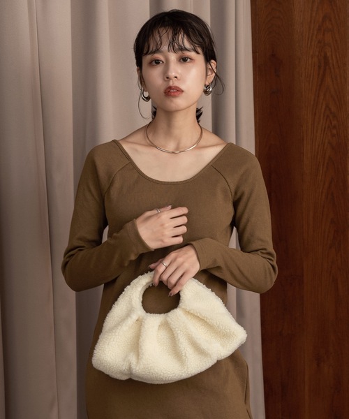 Amiur（エミレ）の「boa double tuck bag / ボアダブルタックバッグ（ハンドバッグ・レディース・ブラック/ブラウン/アイボリー・FREE）」の12枚目の写真