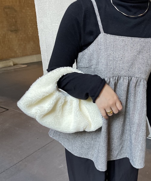 Amiur（エミレ）の「boa double tuck bag / ボアダブルタックバッグ（ハンドバッグ・レディース・ブラック/ブラウン/アイボリー・FREE）」の17枚目の写真