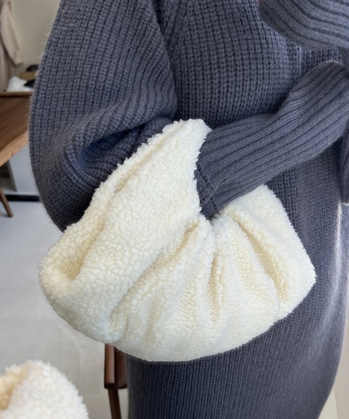 Amiur（エミレ）の「boa double tuck bag / ボアダブルタックバッグ（ハンドバッグ・レディース・ブラック/ブラウン/アイボリー・FREE）」の15枚目の写真