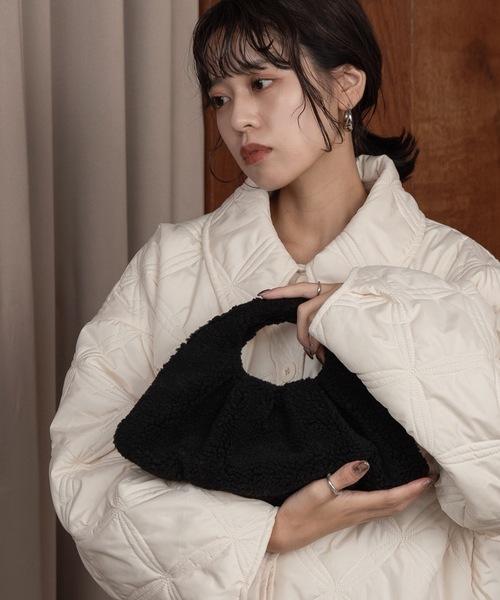 Amiur（エミレ）の「boa double tuck bag / ボアダブルタックバッグ（ハンドバッグ・レディース・ブラック/ブラウン/アイボリー・FREE）」の22枚目の写真