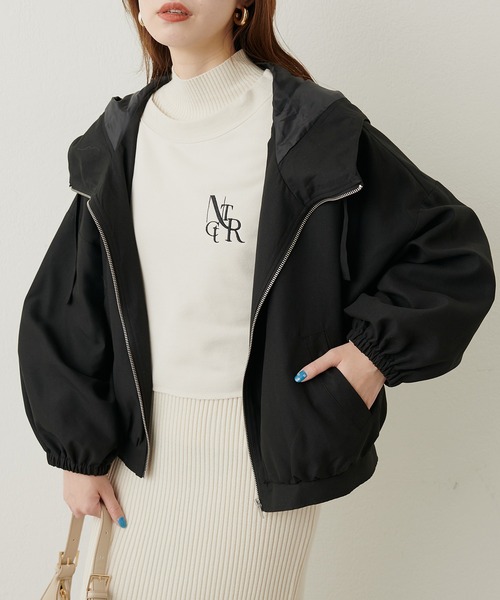 natural couture（ナチュラルクチュール）の「フード付きショートマンパ（ブルゾン・レディース・ブラック/グレイッシュベージュ/アイボリー・FREE）」の2枚目の写真
