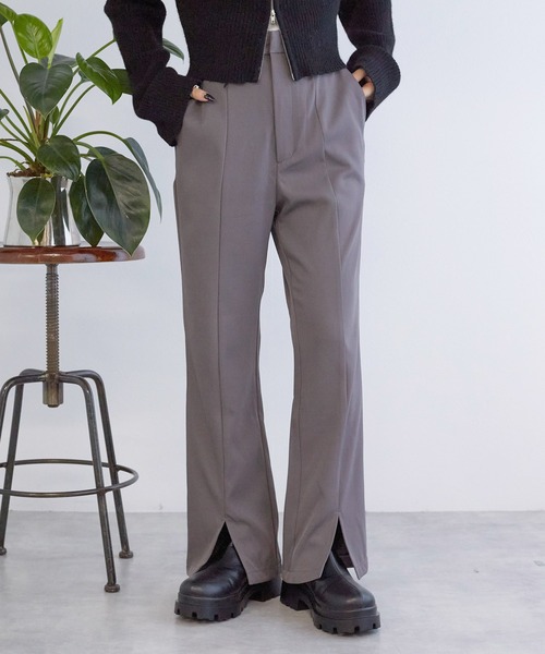 w closet（ダブルクローゼット）の「【ZOZO限定】セミフレアスリットパンツ（スラックス・レディース・オレンジ/ブルー/ベージュ/ブラック/グレー・M/S）」の3枚目の写真