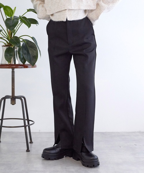 w closet（ダブルクローゼット）の「【ZOZO限定】セミフレアスリットパンツ（スラックス・レディース・オレンジ/ブルー/ベージュ/ブラック/グレー・M/S）」の2枚目の写真