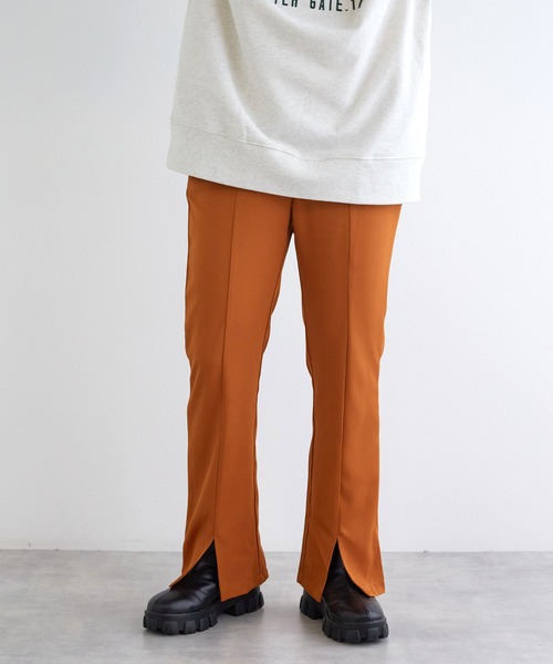 w closet（ダブルクローゼット）の「【ZOZO限定】セミフレアスリットパンツ（スラックス・レディース・オレンジ/ブルー/ベージュ/ブラック/グレー・M/S）」の16枚目の写真