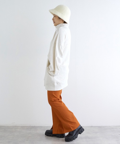 w closet（ダブルクローゼット）の「【ZOZO限定】セミフレアスリットパンツ（スラックス・レディース・オレンジ/ブルー/ベージュ/ブラック/グレー・M/S）」の18枚目の写真