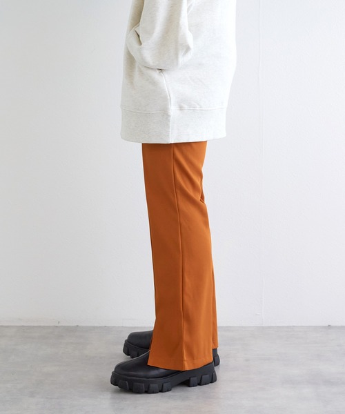 w closet（ダブルクローゼット）の「【ZOZO限定】セミフレアスリットパンツ（スラックス・レディース・オレンジ/ブルー/ベージュ/ブラック/グレー・M/S）」の19枚目の写真