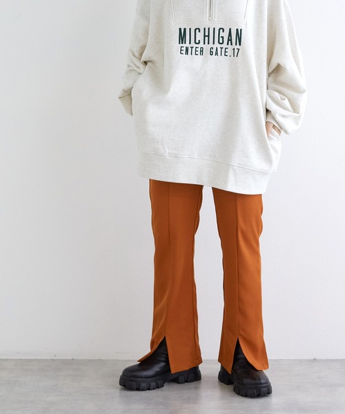 w closet（ダブルクローゼット）の「【ZOZO限定】セミフレアスリットパンツ（スラックス・レディース・オレンジ/ブルー/ベージュ/ブラック/グレー・M/S）」の21枚目の写真
