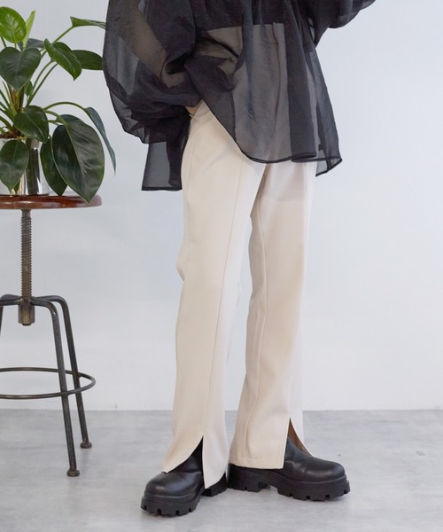w closet（ダブルクローゼット）の「【ZOZO限定】セミフレアスリットパンツ（スラックス・レディース・オレンジ/ブルー/ベージュ/ブラック/グレー・M/S）」の7枚目の写真
