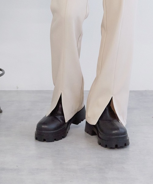 w closet（ダブルクローゼット）の「【ZOZO限定】セミフレアスリットパンツ（スラックス・レディース・オレンジ/ブルー/ベージュ/ブラック/グレー・M/S）」の9枚目の写真