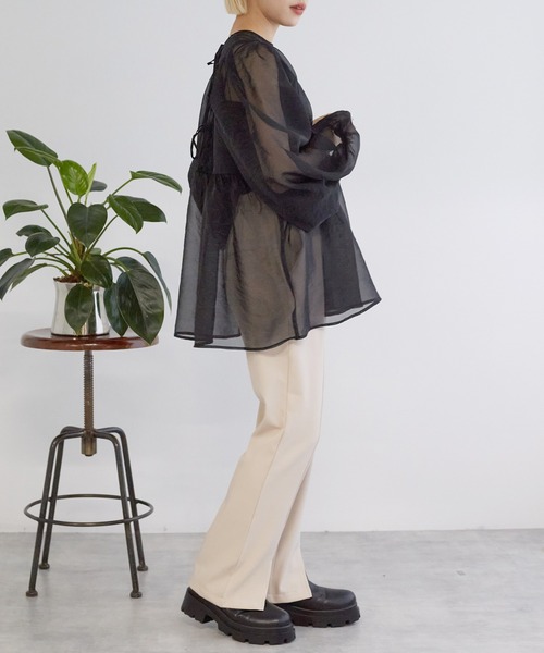 w closet（ダブルクローゼット）の「【ZOZO限定】セミフレアスリットパンツ（スラックス・レディース・オレンジ/ブルー/ベージュ/ブラック/グレー・M/S）」の10枚目の写真