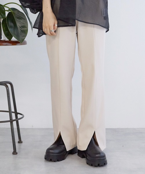 w closet（ダブルクローゼット）の「【ZOZO限定】セミフレアスリットパンツ（スラックス・レディース・オレンジ/ブルー/ベージュ/ブラック/グレー・M/S）」の13枚目の写真