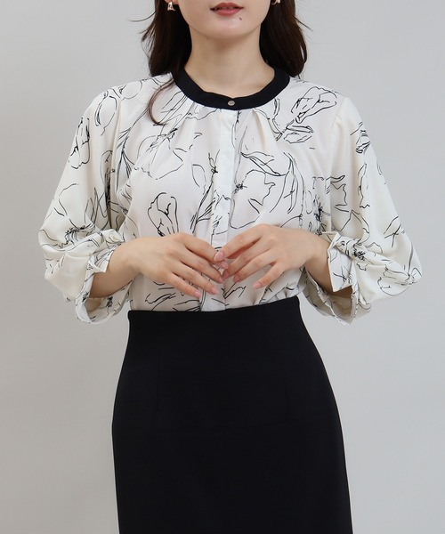 TRUDEA(トルディア)の「配色花柄ボリュームスリーブブラウス(シャツ/ブラウス・レディース・ブラック/ホワイト・LARGE/MEDIUM)」の1枚目の写真