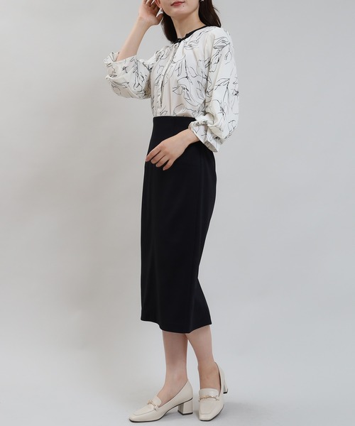 TRUDEA(トルディア)の「配色花柄ボリュームスリーブブラウス(シャツ/ブラウス・レディース・ブラック/ホワイト・LARGE/MEDIUM)」の6枚目の写真