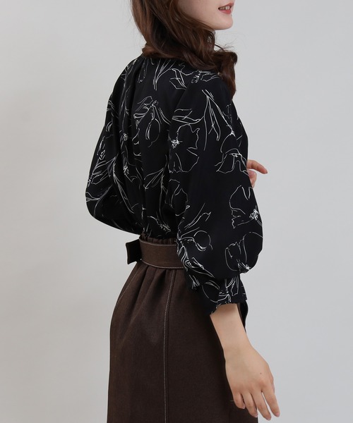TRUDEA(トルディア)の「配色花柄ボリュームスリーブブラウス(シャツ/ブラウス・レディース・ブラック/ホワイト・LARGE/MEDIUM)」の10枚目の写真
