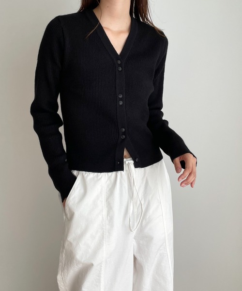 CANAL JEAN(キャナルジーン)の「El mar Vネックリブニットカーディガン(カーディガン/ボレロ・レディース・グレー/ブラック・ONE SIZE)」の2枚目の写真