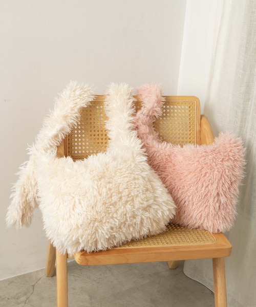 WEGO（ウィゴー）の「WEGO/シャギーBIGショルダー（ショルダーバッグ・レディース・ブラック/ベージュ/オフホワイト/ライトピンク・FREE）」の7枚目の写真