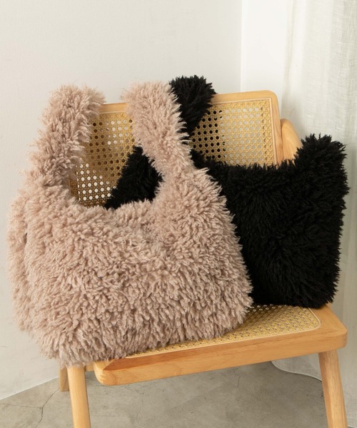 WEGO（ウィゴー）の「WEGO/シャギーBIGショルダー（ショルダーバッグ・レディース・ブラック/ベージュ/オフホワイト/ライトピンク・FREE）」の8枚目の写真