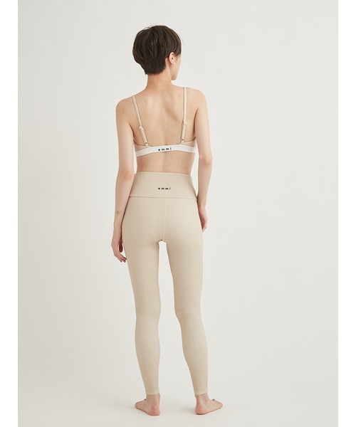 emmi(エミ)の「【emmi yoga】FILAコラボブラトップ(Tシャツ/カットソー・レディース・ベージュ/レッド・0/1)」の19枚目の写真