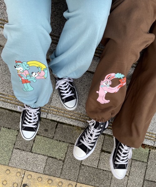 PUNYUS(プニュズ)の「Pプリントスウェットパンツ(スウェットパンツ・レディース・ブラウン/ブルー・4/1/2/3)」の2枚目の写真