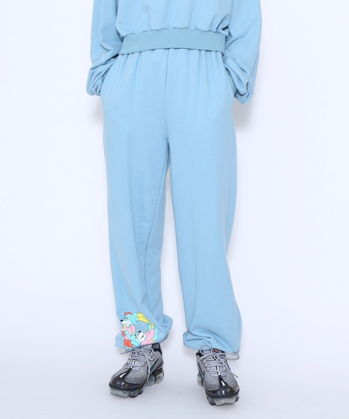 PUNYUS(プニュズ)の「Pプリントスウェットパンツ(スウェットパンツ・レディース・ブラウン/ブルー・4/1/2/3)」の3枚目の写真