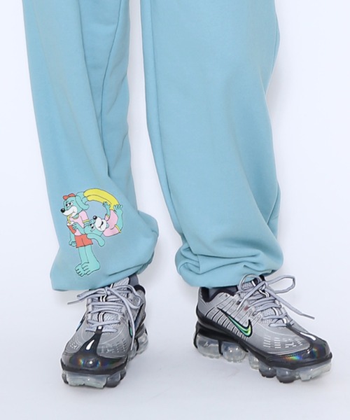PUNYUS(プニュズ)の「Pプリントスウェットパンツ(スウェットパンツ・レディース・ブラウン/ブルー・4/1/2/3)」の5枚目の写真