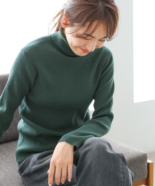 Elura(エルーラ)の「濃密なめらかハイゲージタートル(ニット/セーター・レディース・グリーン系その他4/ブラック/ライトグレー・MEDIUM/LARGE)」の4枚目の写真
