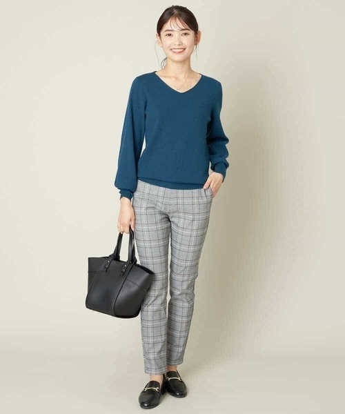 a.v.v(アーヴェヴェ)の「Vネックパフスリーブニット(ニット/セーター・レディース・ブルー/アイボリー/ライトグレー/ブラック/ライトピンク・34/36/38/42/40)」の7枚目の写真