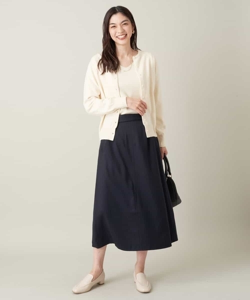 a.v.v(アーヴェヴェ)の「Vネックパフスリーブニット(ニット/セーター・レディース・ブルー/アイボリー/ライトグレー/ブラック/ライトピンク・34/36/38/42/40)」の16枚目の写真