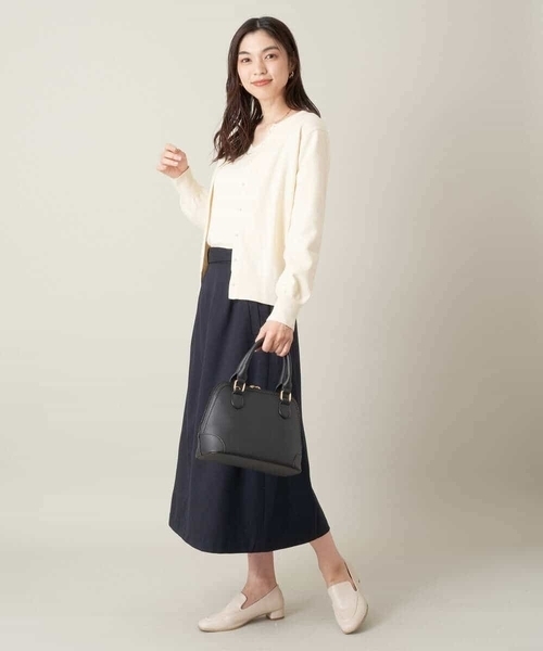 a.v.v(アーヴェヴェ)の「Vネックパフスリーブニット(ニット/セーター・レディース・ブルー/アイボリー/ライトグレー/ブラック/ライトピンク・34/36/38/42/40)」の17枚目の写真